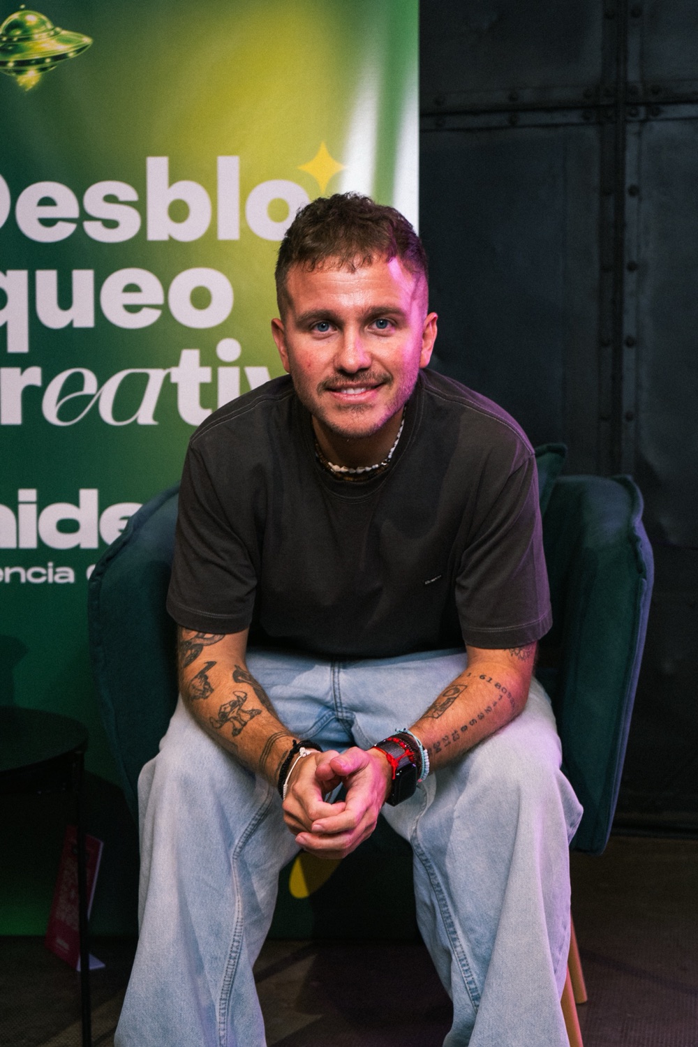 Mateo Maffia y la moderadora en la ronda de preguntas.